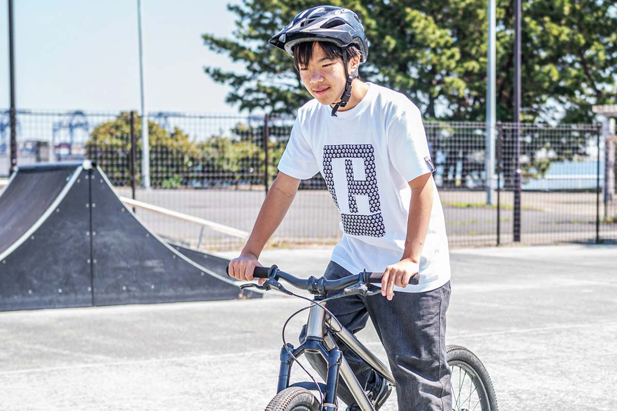 TUBAGRAロゴTシャツ